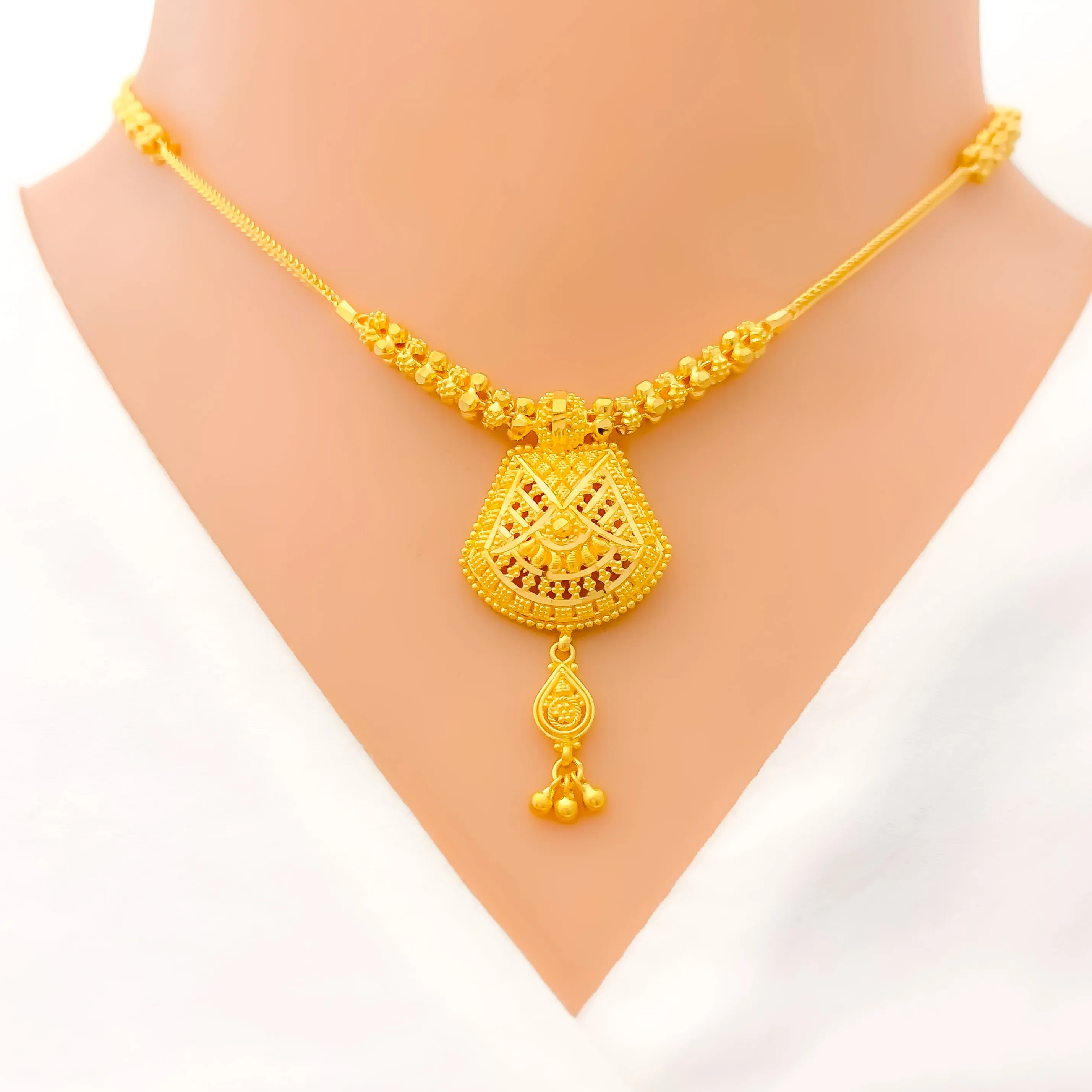 Attractive Dangling Gold Necklace Set