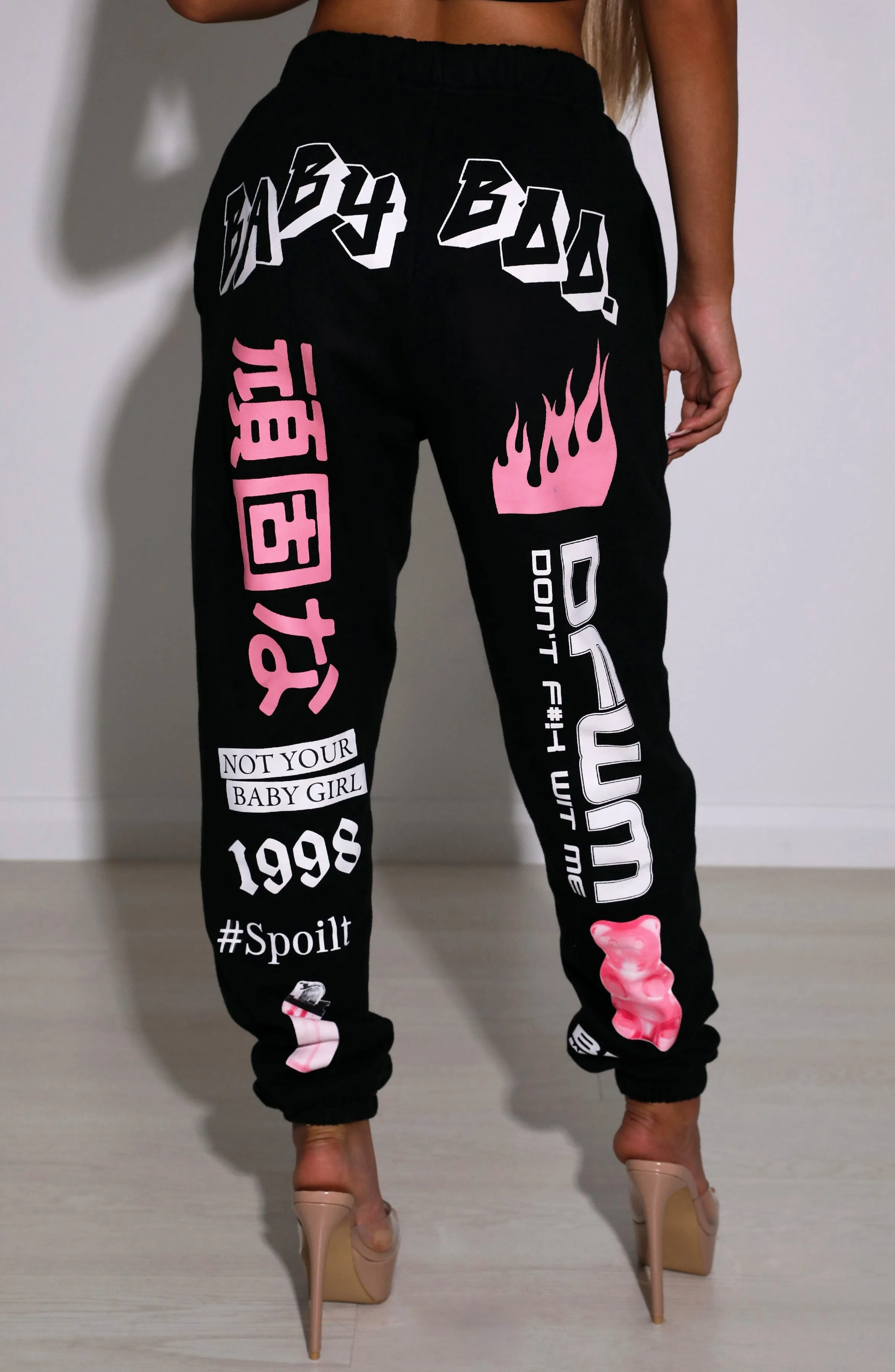 Baddie Graphic Trackpant - Black