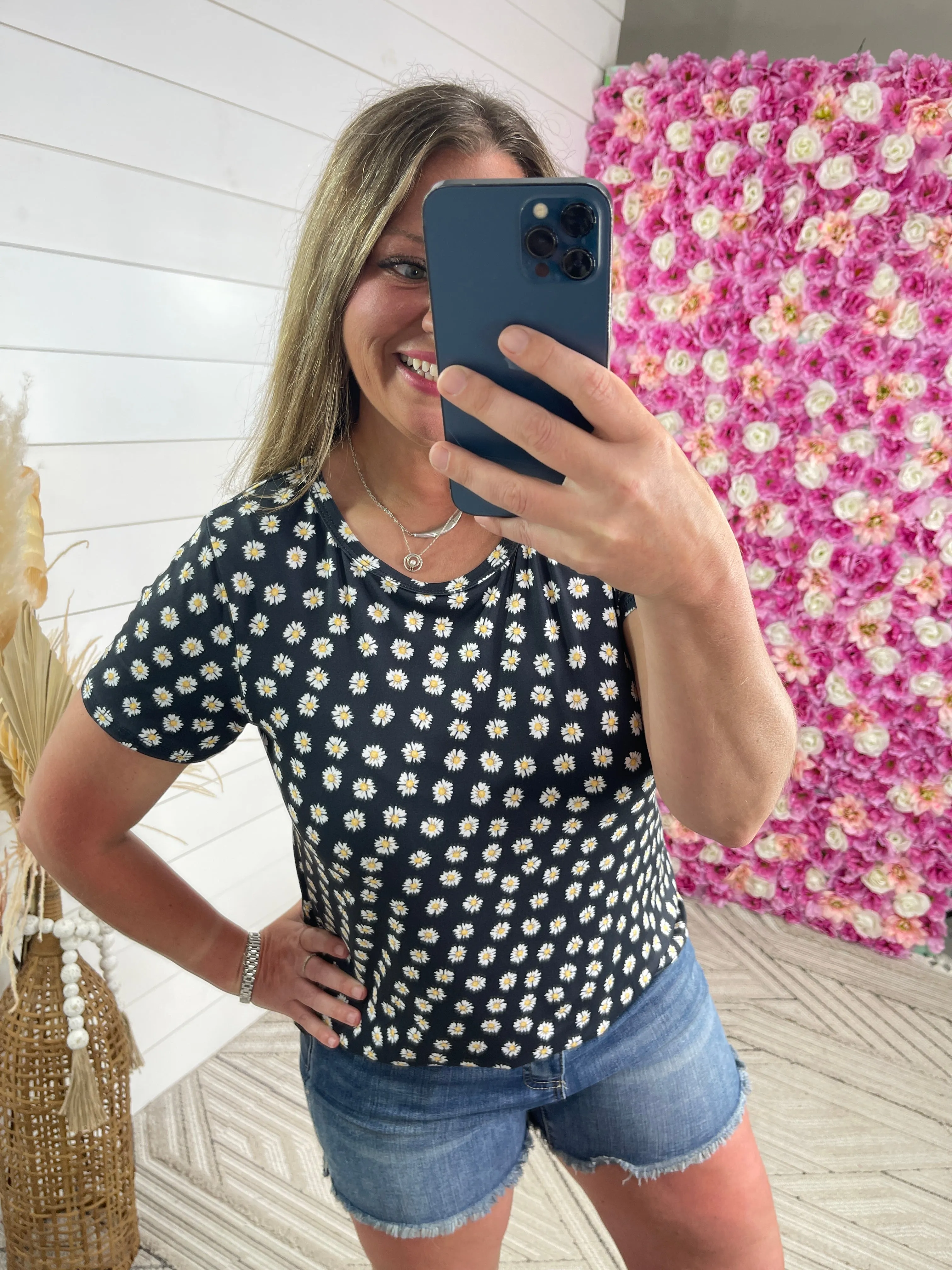 BLACK DAISY PRINT ROUND NECK TOP