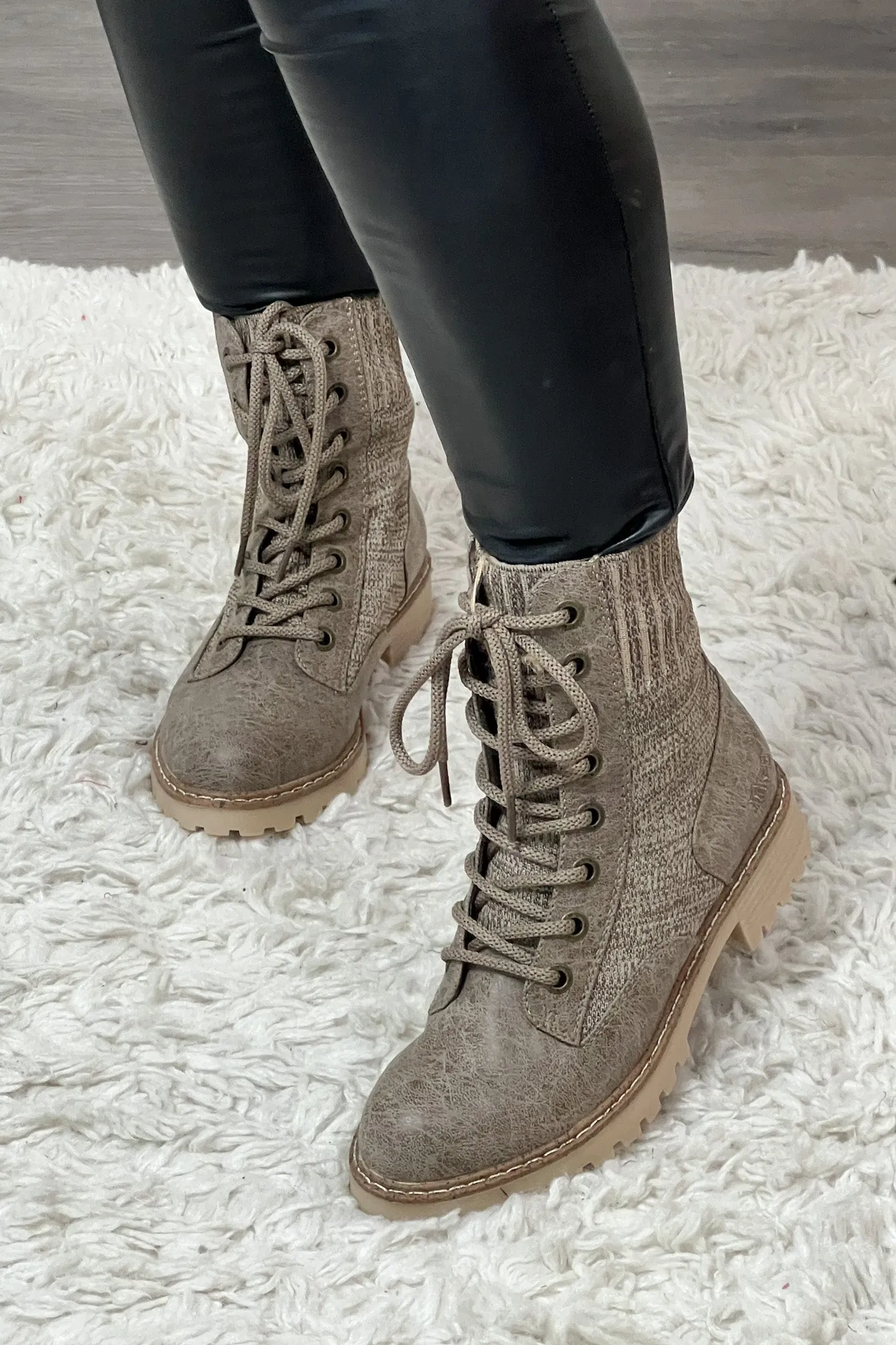 Blowfish Reilly Combat Boot : Sea Mushroom