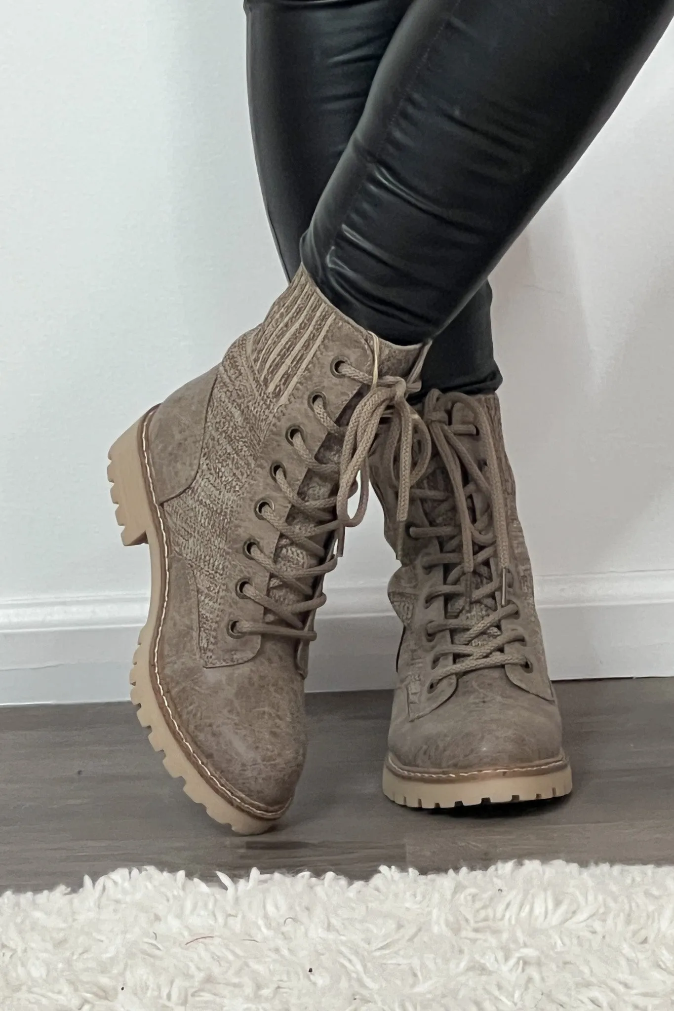 Blowfish Reilly Combat Boot : Sea Mushroom