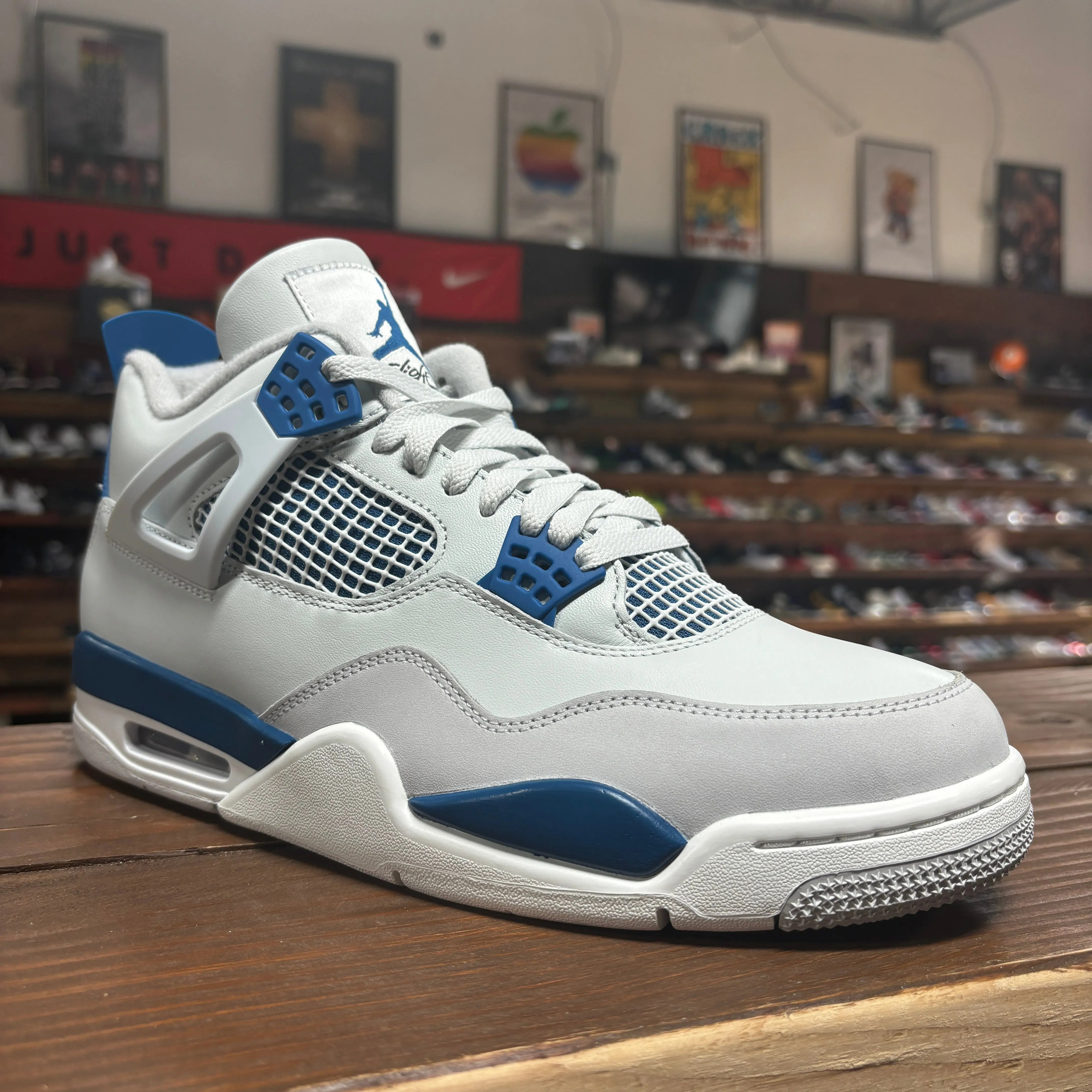 Jordan 4 'Military Blue' Size 8 (DS)