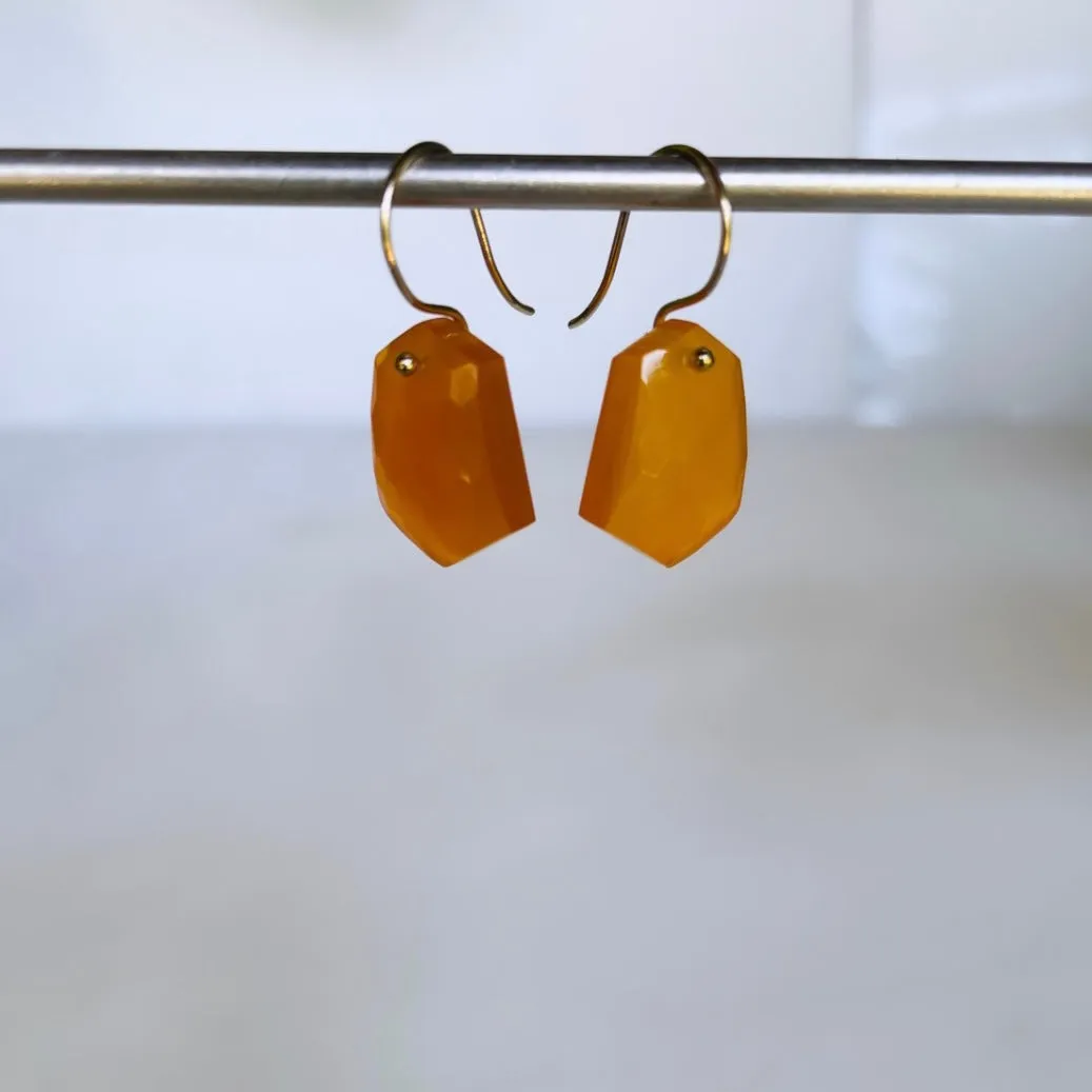 Midi pointed hexagon carnelian earrings