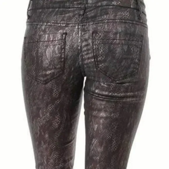 Women Metallic Sheen Snakeskin Print Skinny Jeans